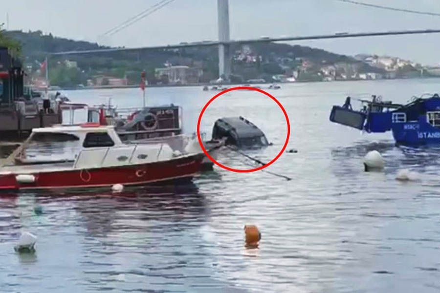 Istanbul, vehicle falls into the waters of the Bosphorus
