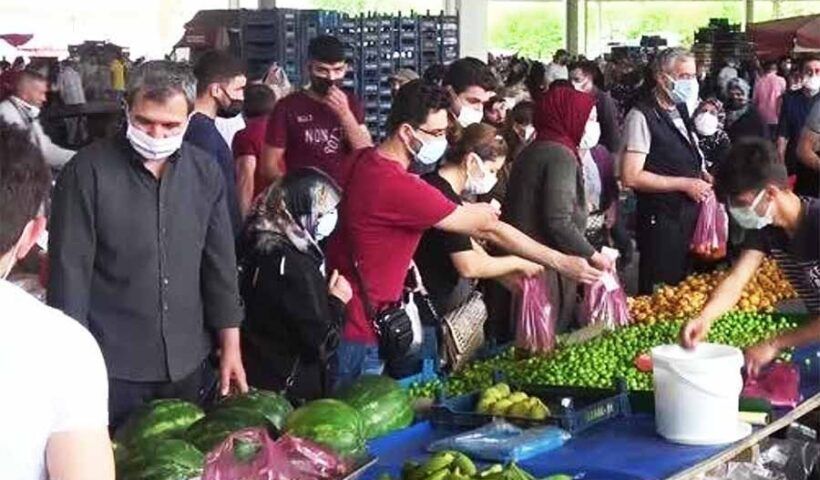 Turkey, open-air market during lockdown