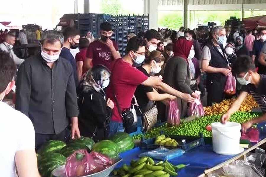 Turkey, open-air market during lockdown