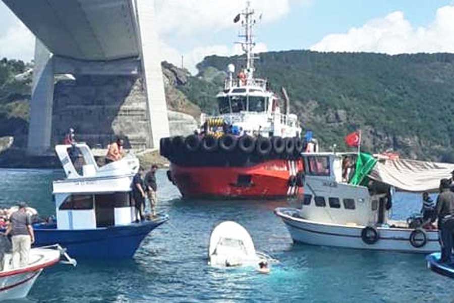 Estambul, colisión de dos barcos en el Bósforo