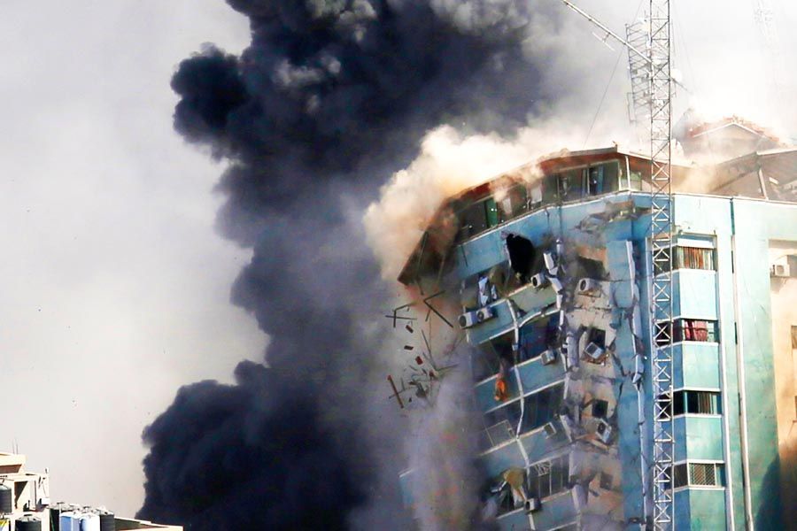 Israel, destrucción del edificio de Al-Jazeera y AP en Gaza