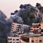 Palestina, bombardeo de un edificio en Gaza