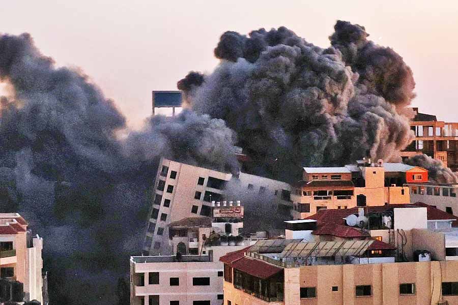 Palestina, bombardeo de un edificio en Gaza