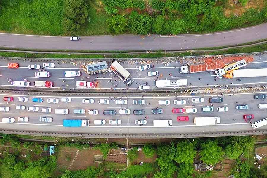 Turquía, accidente en la autopista en İzmit