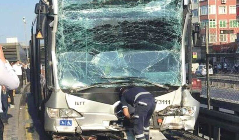Istanbul, metrobus accident