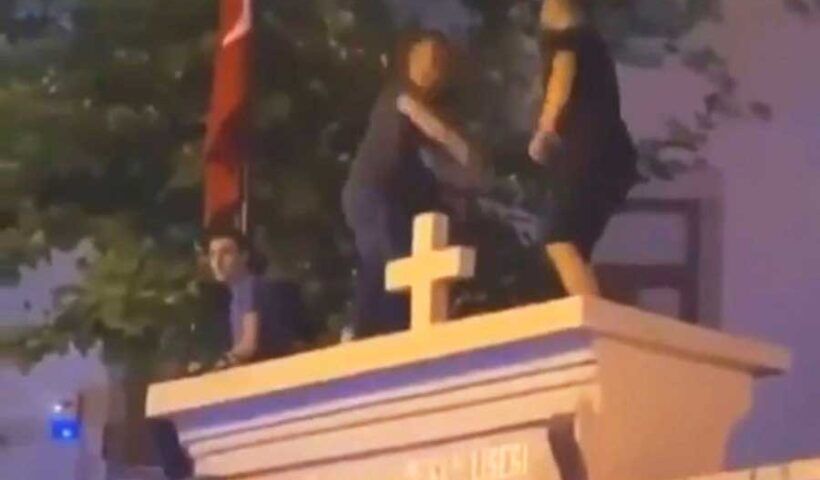 Istanbul protest, dancing on Armenian church