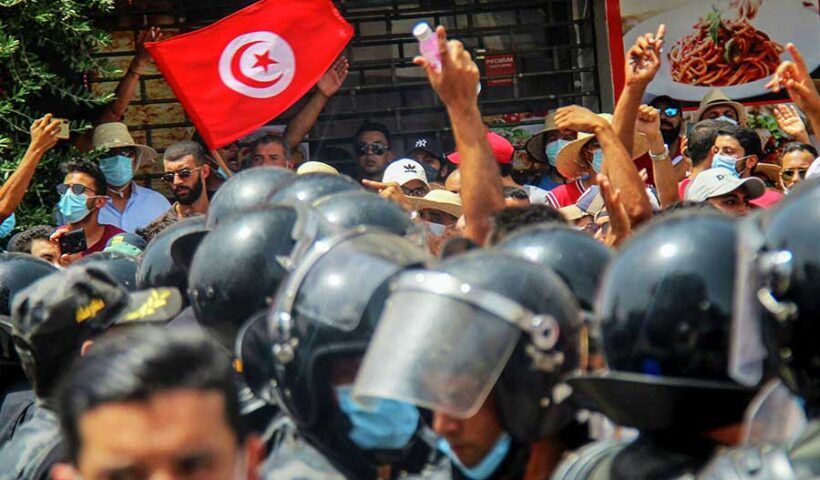 Tunisia, protests after parliament suspended