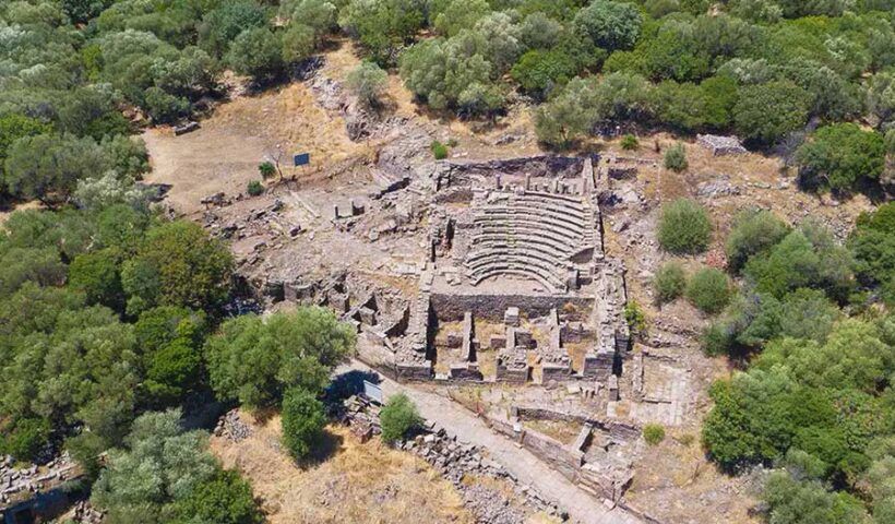 Turkey, ruins of the Roman city of Aigai (Aeolis)