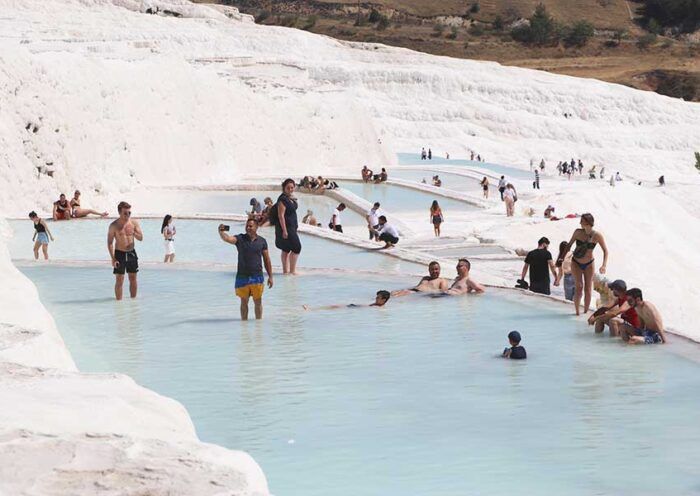 Turkey, tourists in Pamukkale