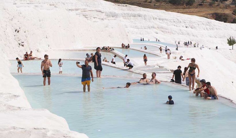 Turkey, tourists in Pamukkale