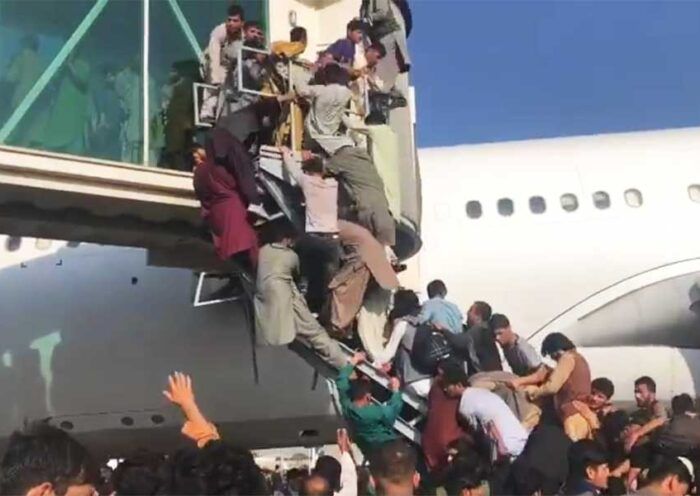 Afghanistan, Afghans try to scape from Kabul airport