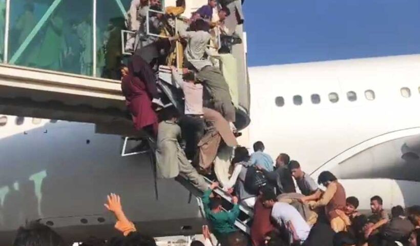 Afghanistan, Afghans try to scape from Kabul airport