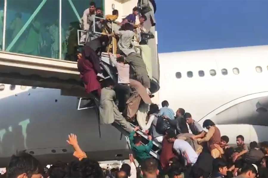 Afghanistan, Afghans try to scape from Kabul airport