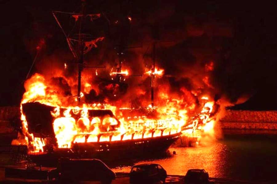 Antalya, ships on fire in Alanya