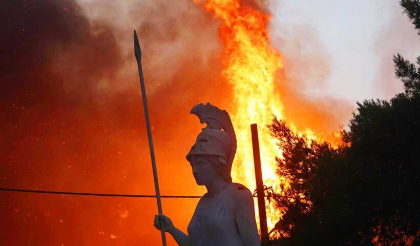 Greece, wildfires close to Olympia