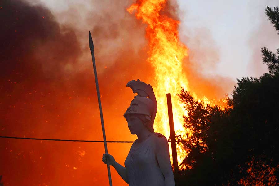 Greece, wildfires close to Olympia