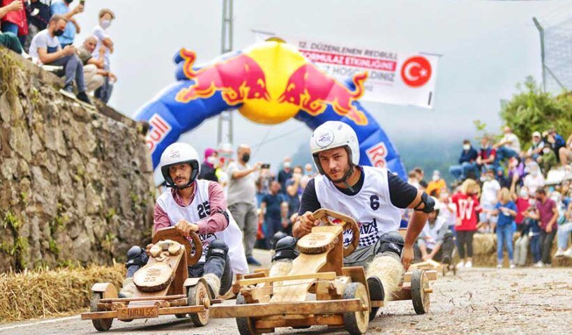 Turkey, wooden cars race