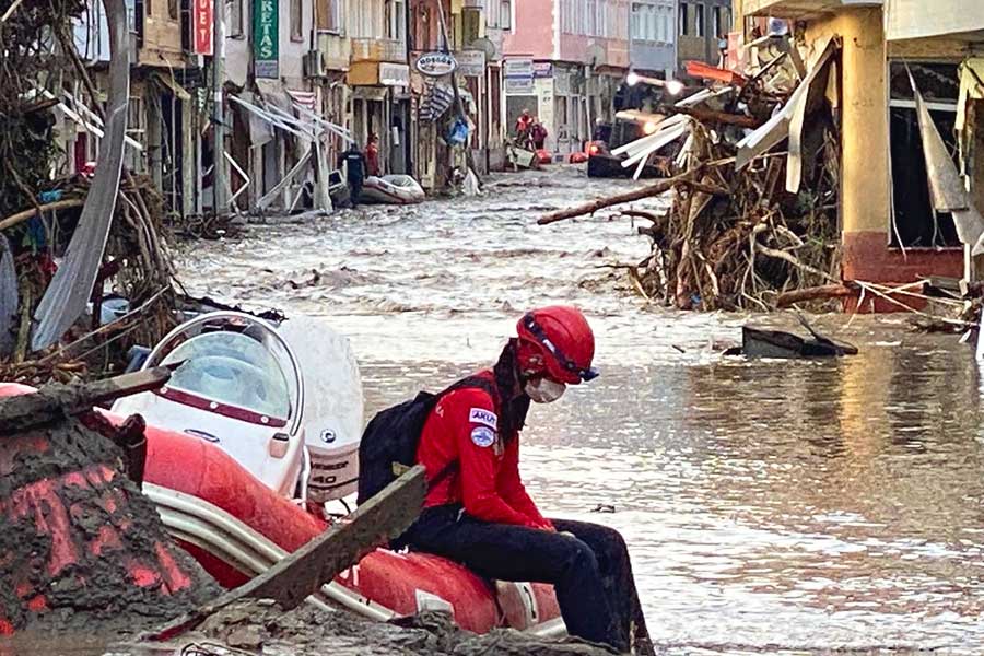 Turquía, desastre tras inundaciones en el Mar Negro