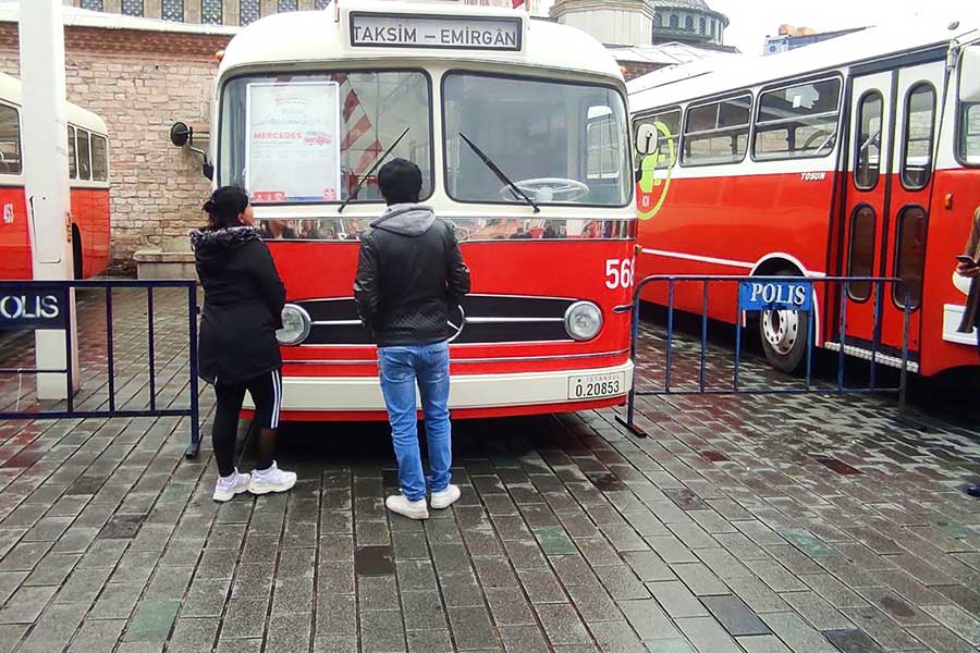Estambul, exposición de autobuses nostálgicos