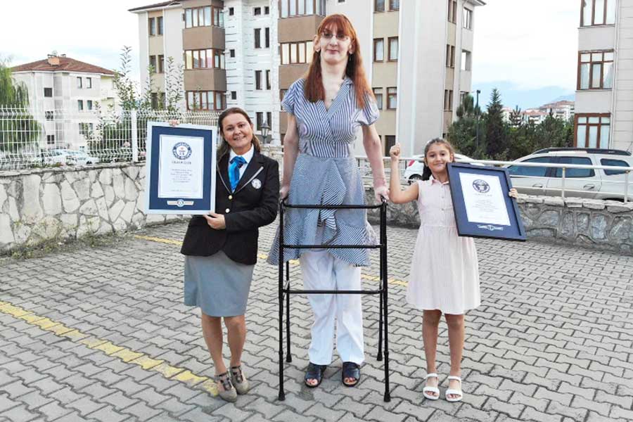 Turquía, récord Guinness de mujer más alta del mundo
