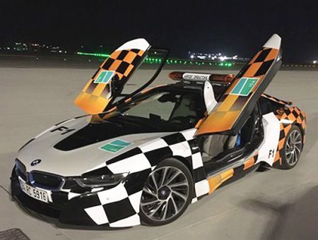 Aeropuerto de Estambul, coches follow me