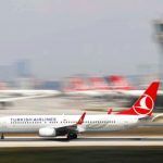 Avión de Turkish Airlines en un aeropuerto
