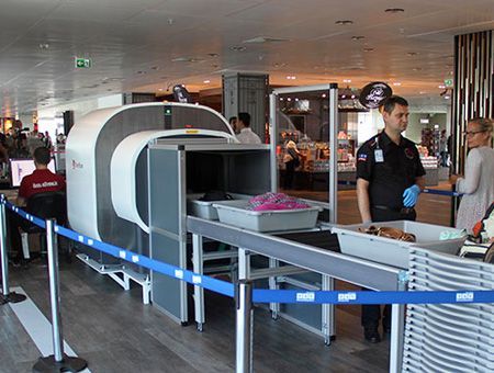 Estambul, aeropuerto Atatürk, máquina de tomografía