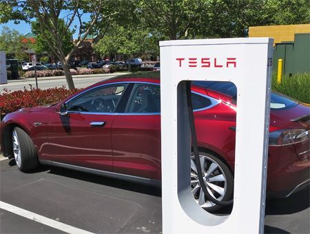 Tesla, super cargador