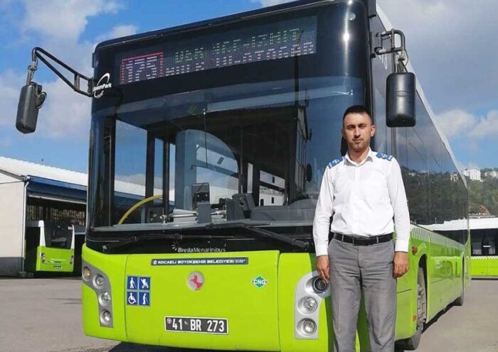 Turkey, bus driver helps blind