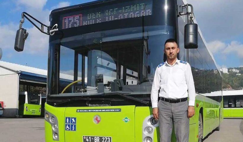 Turkey, bus driver helps blind