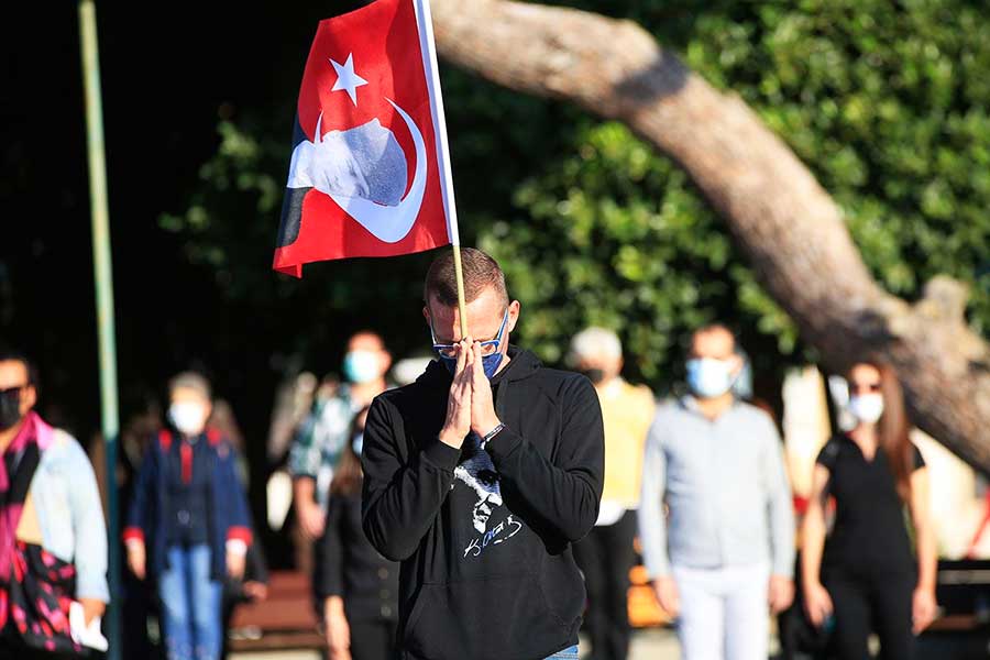 Turkey halts at the time of Atatürk's death