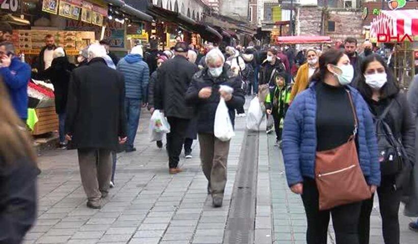 Istanbul, streets in Eminönü before the new year