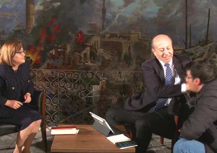 Turkey, journalist slaps cameraman
