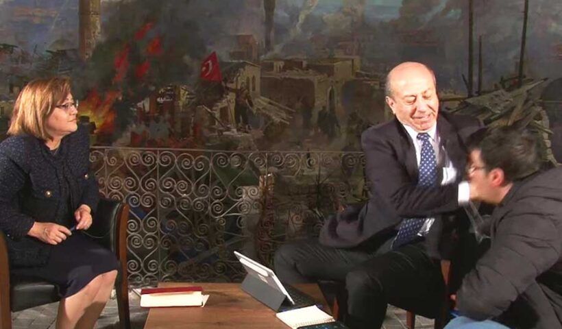 Turkey, journalist slaps cameraman