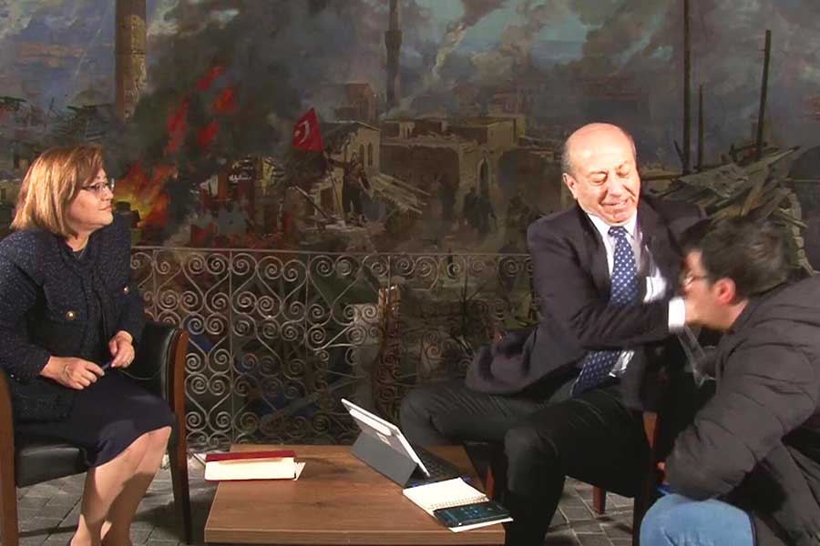 Turkey, journalist slaps cameraman