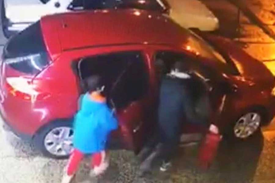 Turquía, niños detenidos por robar coche