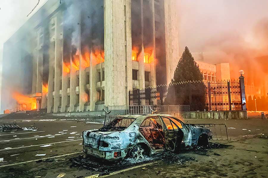Kazakhstan, buildings burned during protests