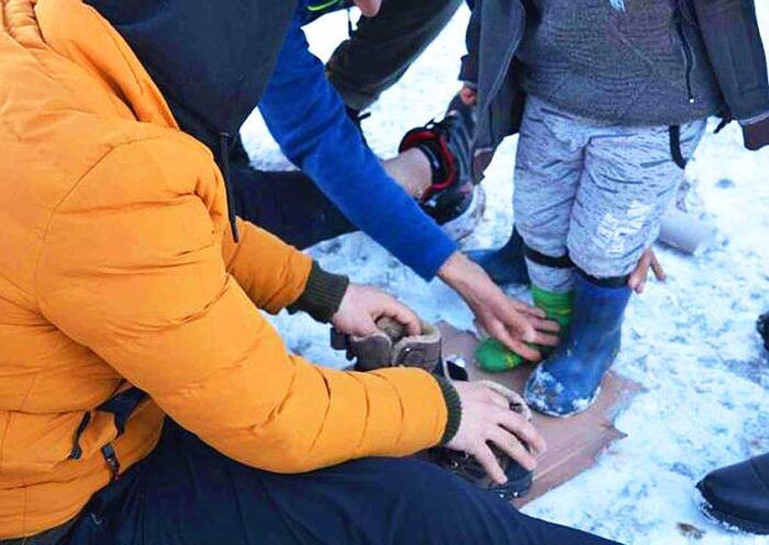 Turkey, man donates shoes to children