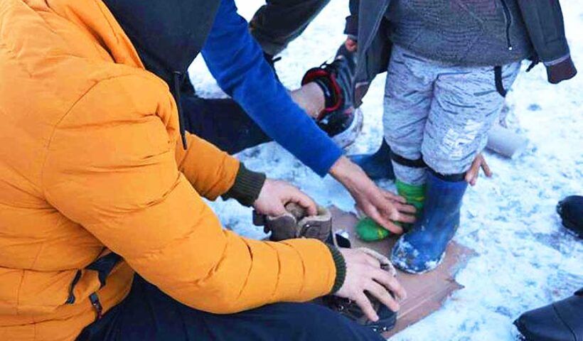 Turkey, man donates shoes to children