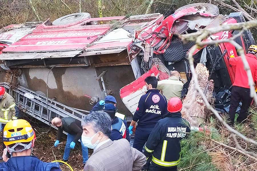 Turkey, mortal accident of firefighters in Bursa