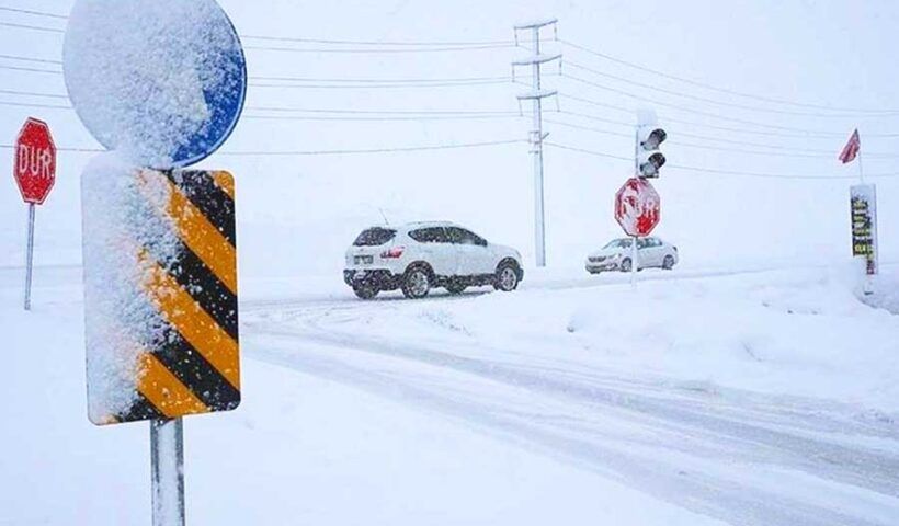 Turkey, roads blocked by snow