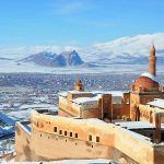 Turquía, palacio de Ishak Pasha cubierto de nieve