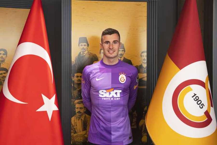 Galatasaray signs Iñaki Peña
