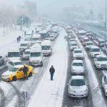 Estambul, la nieve paraliza el tráfico
