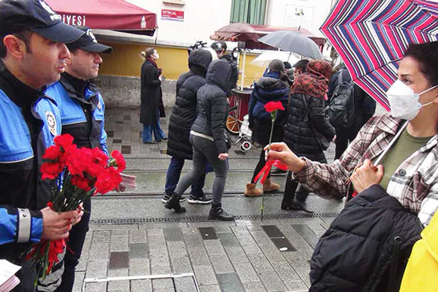 Istanbul, flowers for women on March 8
