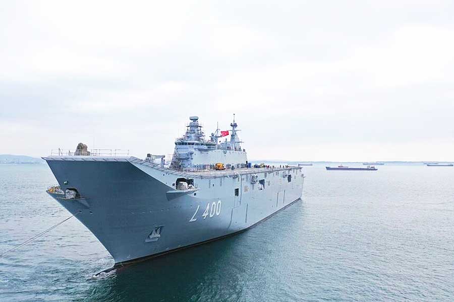 Turquía, portaaviones turco TCG Anadolu