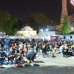 Estambul, mezquitas llenas durante la Noche del Destino