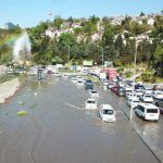 Istanbul, water pipe rupture causes traffic chaos