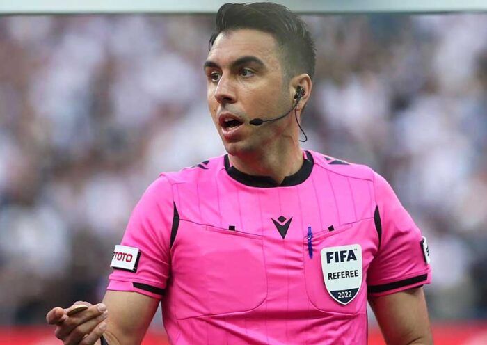 Referee used a cryptocurrency in the derby