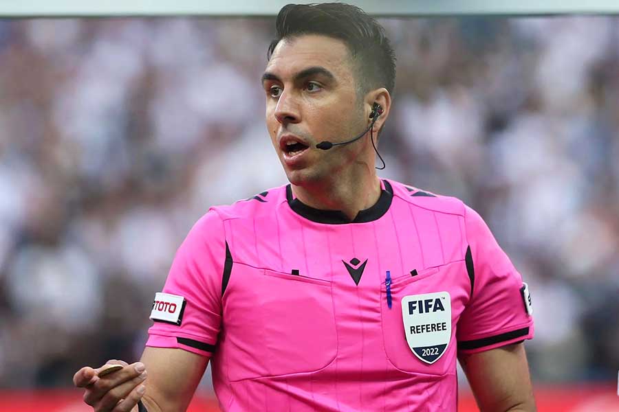 Referee used a cryptocurrency in the derby